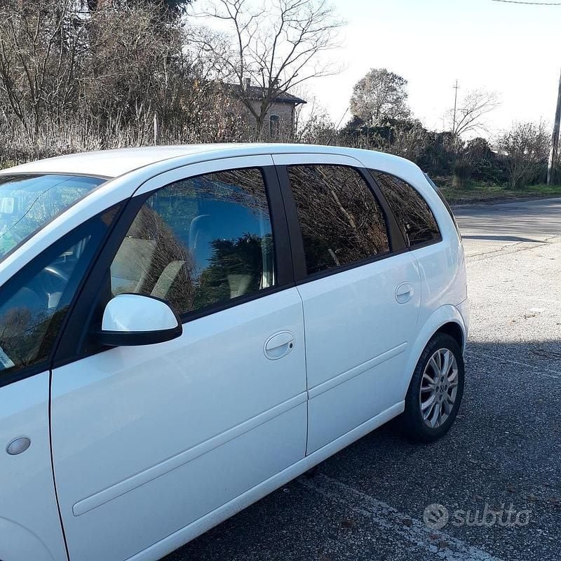 Usata Opel Meriva 90 CV (66 kW) 2009 Bianco Monovolume