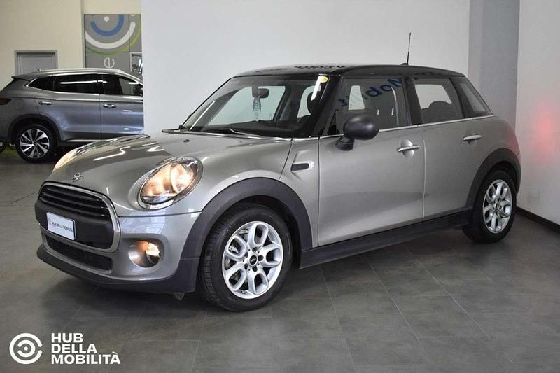 Usata Mini ONE 75 CV (55 kW) 2018 Grigio Utilitaria