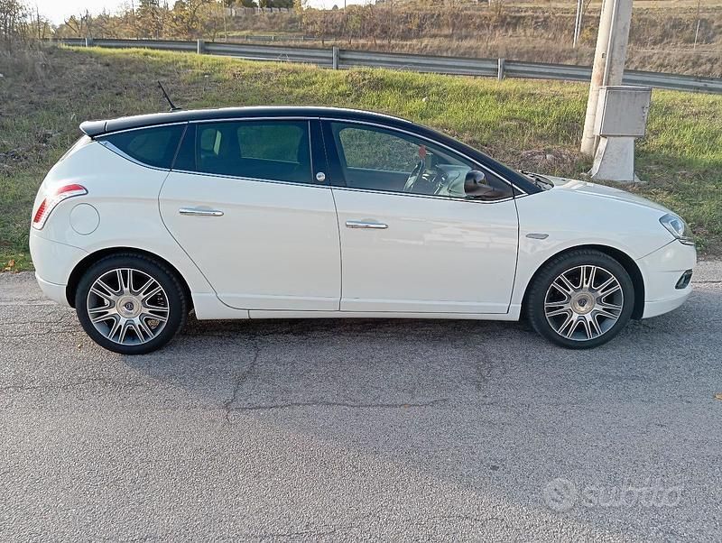Begagnad Lancia Delta 120 HK (88 kW) 2014 Halvkombi