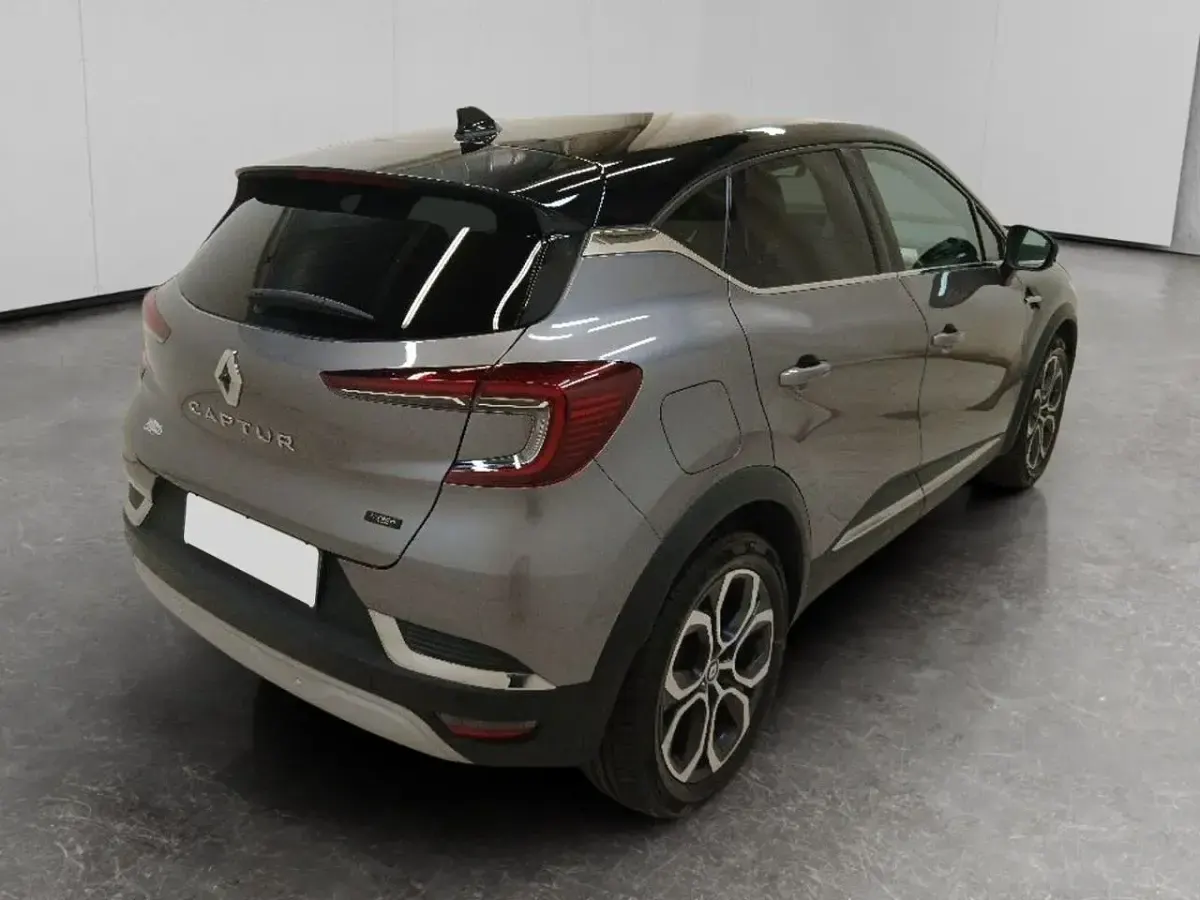 Usata Renault Captur Techno 143 CV (105 kW) 2023 Grigio SUV