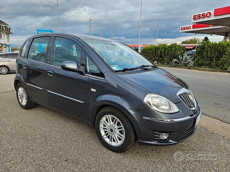 Usata Lancia Musa S 95 CV (69 kW) 2010 Grigio Monovolume