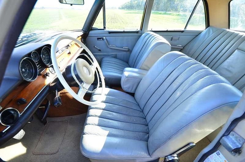 Usata Mercedes 280 140 CV (102 kW) 1972 Beige Berlina