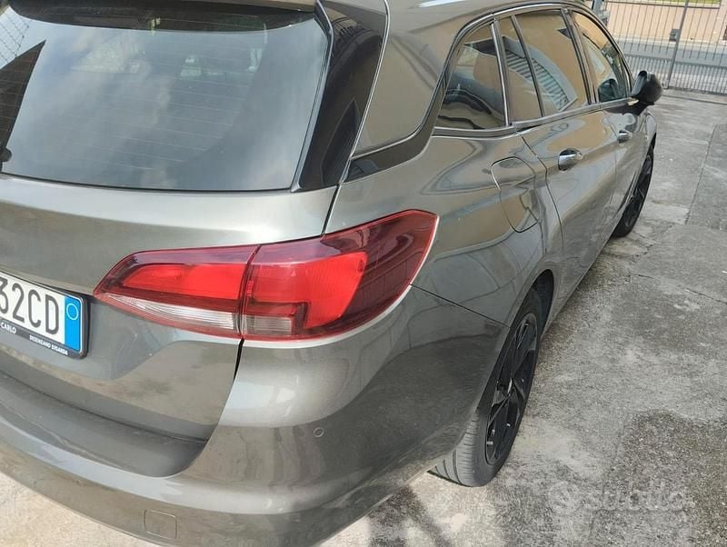 Grigio Usata 2020 Opel Astra Station wagon | 12.000 € (Buon prezzo) - Immagine 1/4