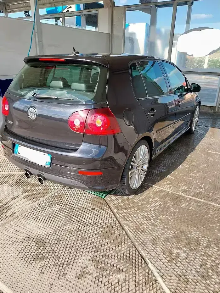 Usata VW Golf V R 250 CV (183 kW) 2007 Nero Berlina