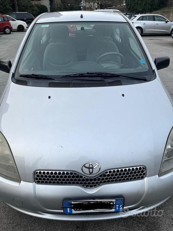Usata Toyota Yaris 2001 Grigio Utilitaria