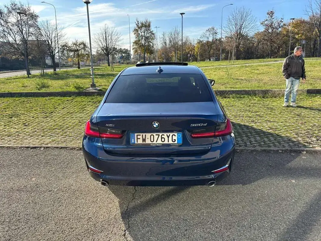 Usata BMW 320 Luxury Line 258 CV (189 kW) 2019 Blu/azzurro Berlina