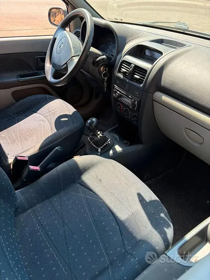 Usata Renault Clio 58 CV (42 kW) 2002 Bluazzurro Berlina