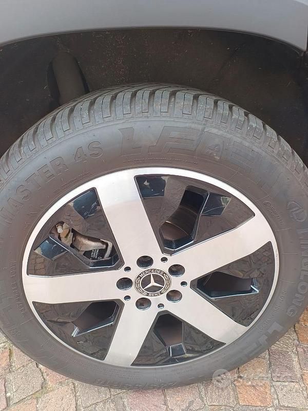 Usata Mercedes GLB200 150 CV (110 kW) 2020 Nero SUV