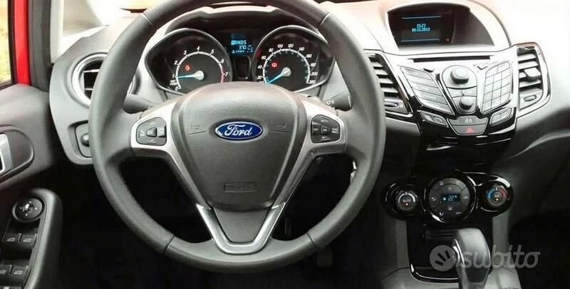Usata Ford Fiesta Business Edition 101 CV (74 kW) 2015 Nero Utilitaria