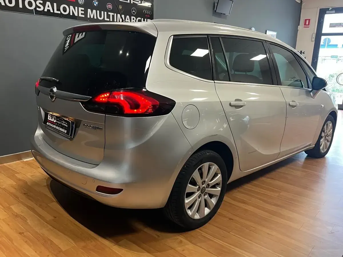 Usata Opel Zafira Tourer Cosmo 149 CV (109 kW) 2013 Argento Monovolume