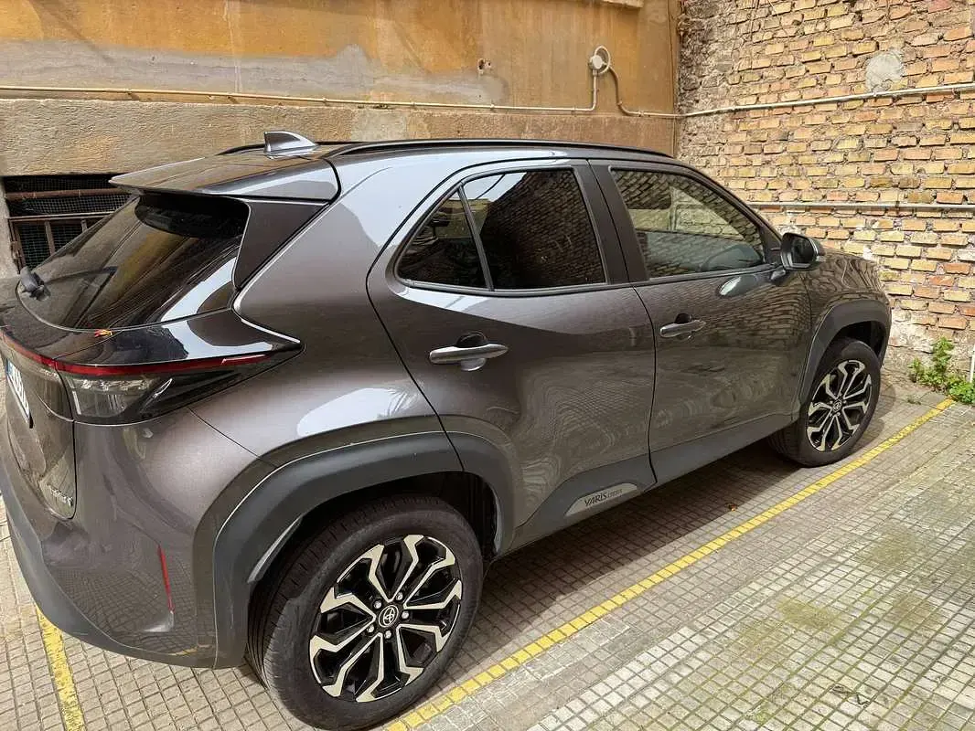 Usata Toyota Yaris Cross Trend 116 CV (85 kW) 2022 Grigio SUV