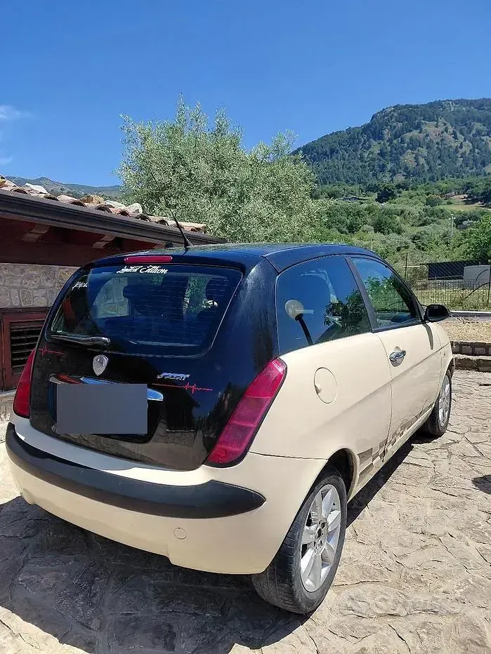 Usata Lancia Ypsilon 69 CV (50 kW) 2004 Utilitaria