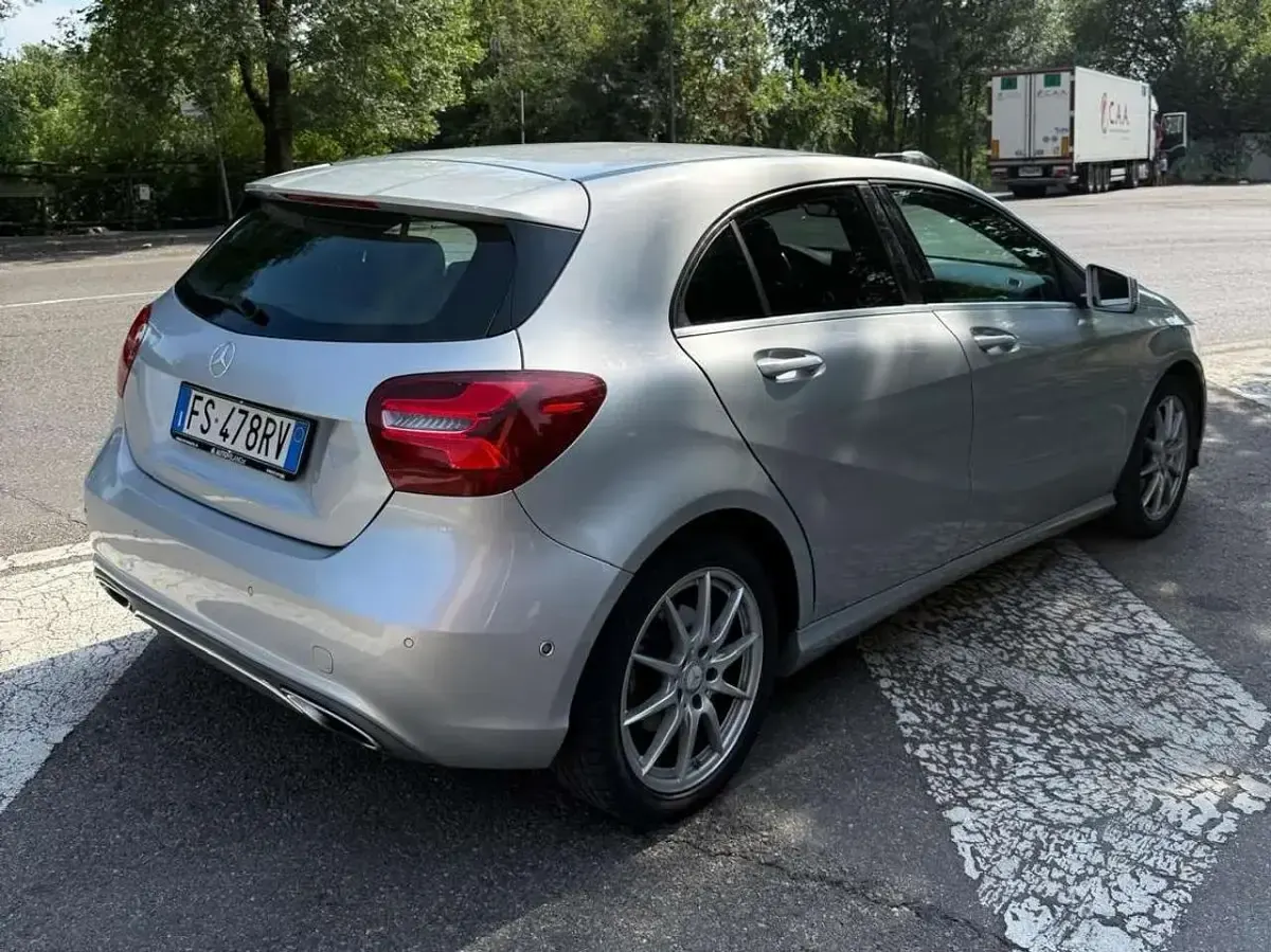 Usata Mercedes A200 156 CV (114 kW) 2016 Argento Utilitaria