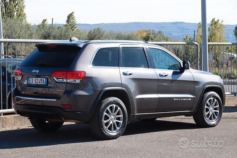 Usata Jeep Cherokee Limited 250 CV (183 kW) 2014 Grigio SUV