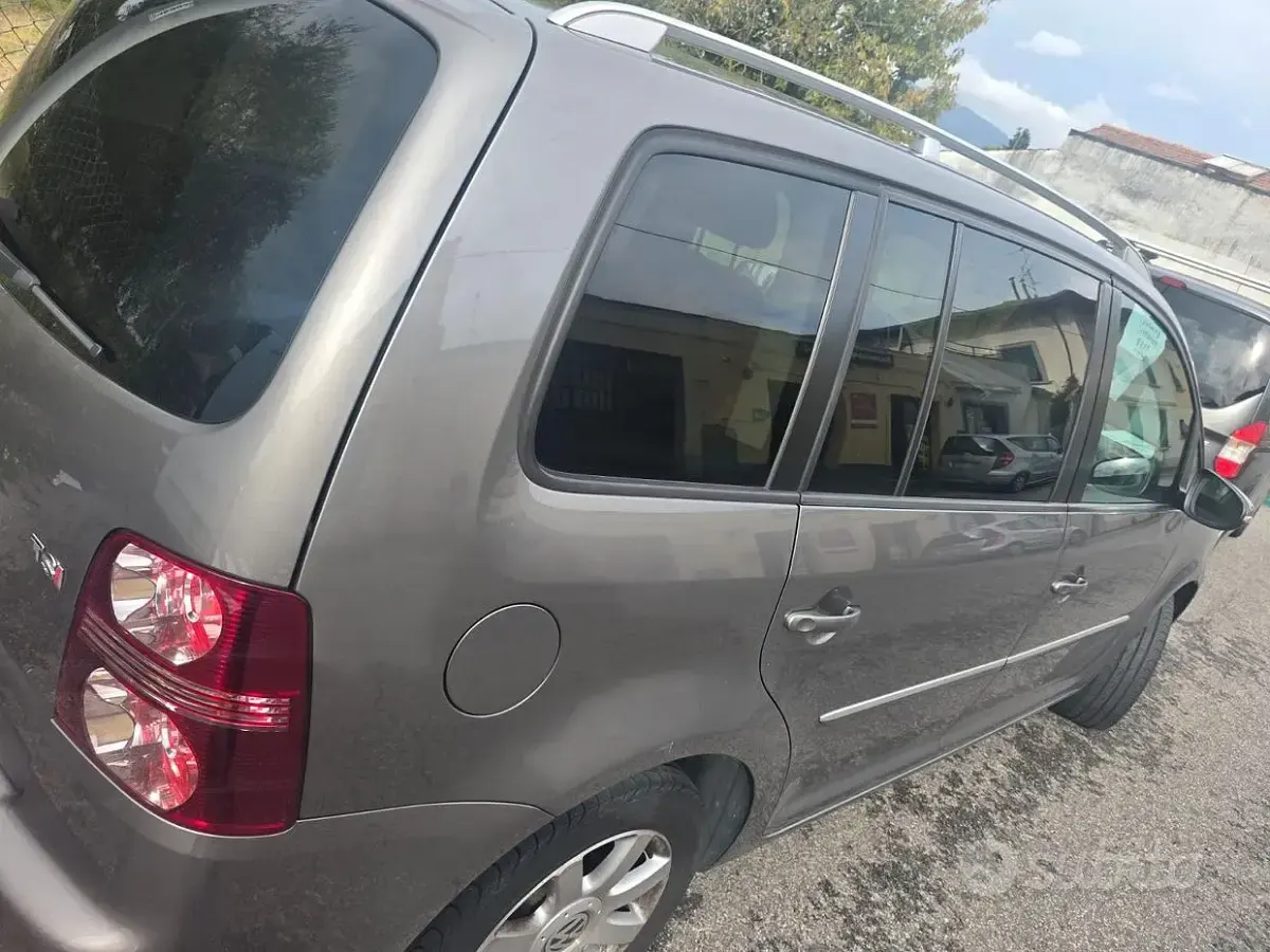 Usata VW Touran 2009 Grigio Monovolume