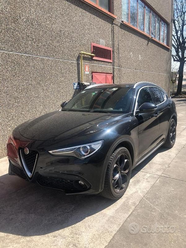 Usata Alfa Romeo Stelvio Executive 210 CV (154 kW) 2018 Nero SUV