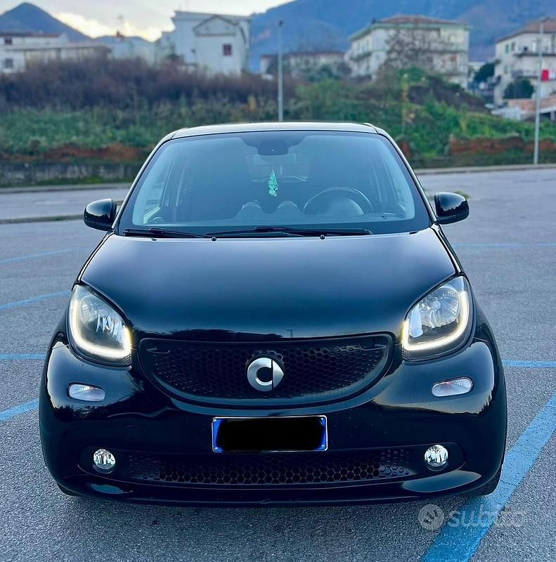 Usata Smart ForFour Prime 89 CV (65 kW) 2017 Nero Utilitaria