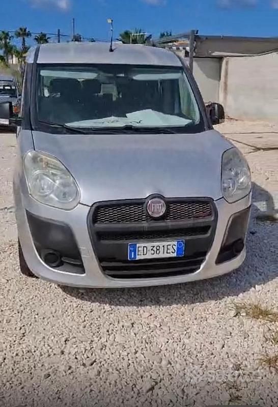 Argento Usata 2010 Fiat Doblò Emotion Monovolume | 5500 € (Ottimo prezzo) - Immagine 1/4