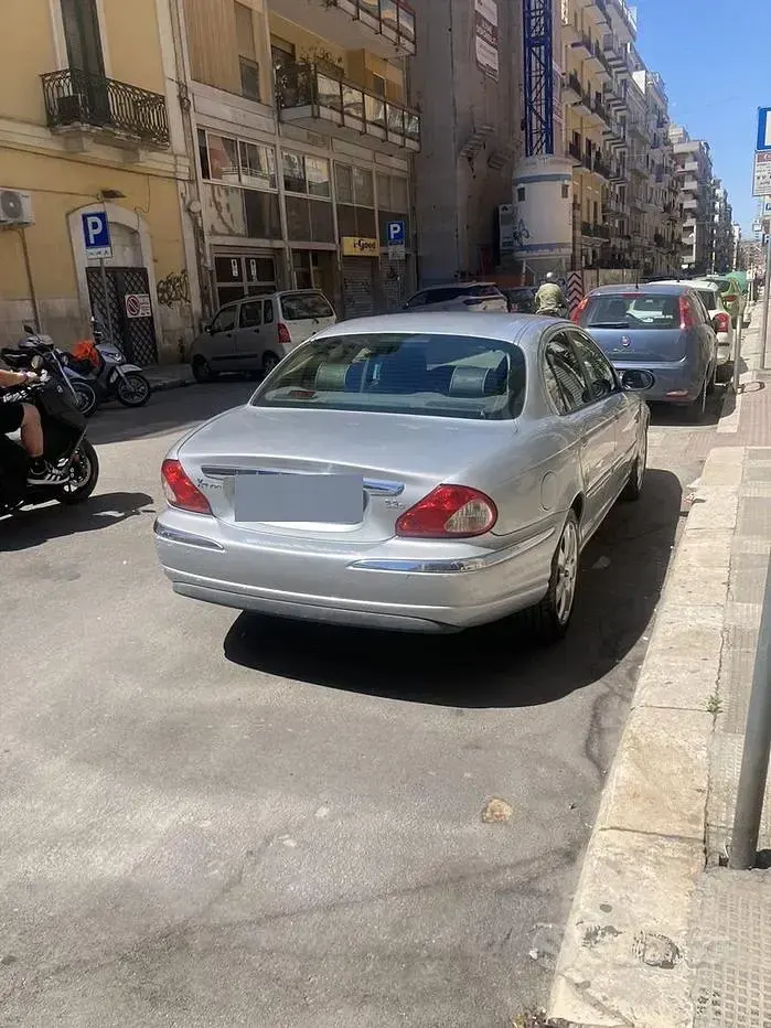 Usata Jaguar X-type 155 CV (114 kW) 2006 Grigio Berlina