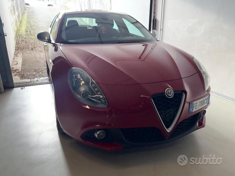 Usata Alfa Romeo Giulietta Super 120 CV (88 kW) 2016 Rosso Utilitaria