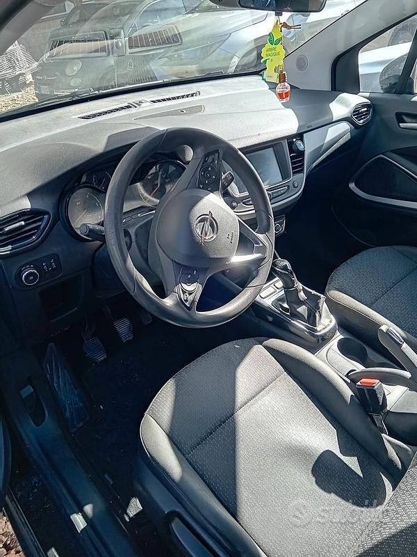 Usata Opel Crossland 110 CV (80 kW) 2018 Nero SUV