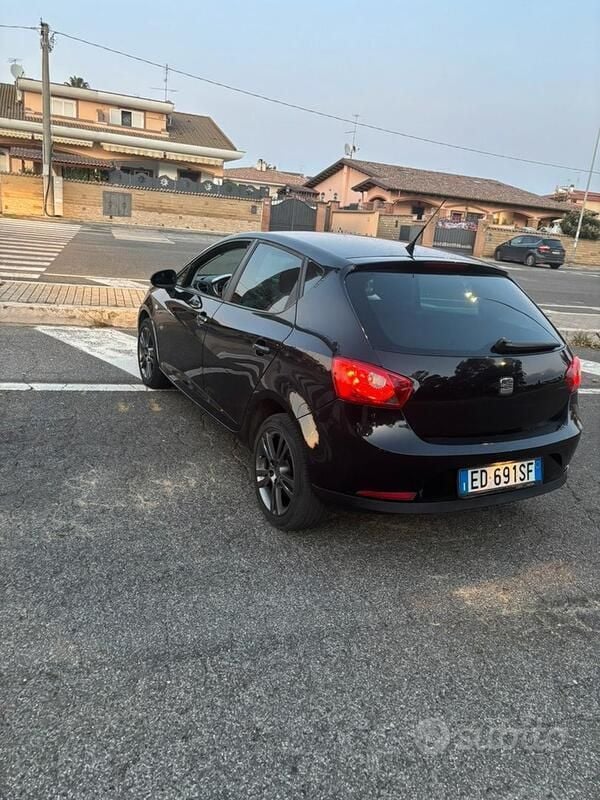 Usata Seat Ibiza 90 CV (66 kW) 2011 Nero Berlina
