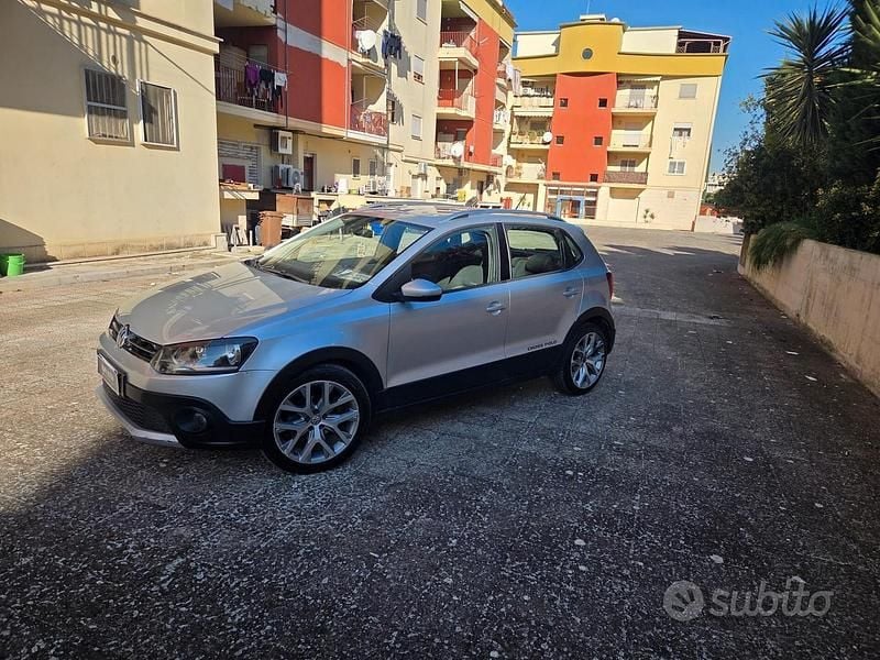 Usata VW Polo Cross Comfortline 90 CV (66 kW) 2015 Grigio Utilitaria