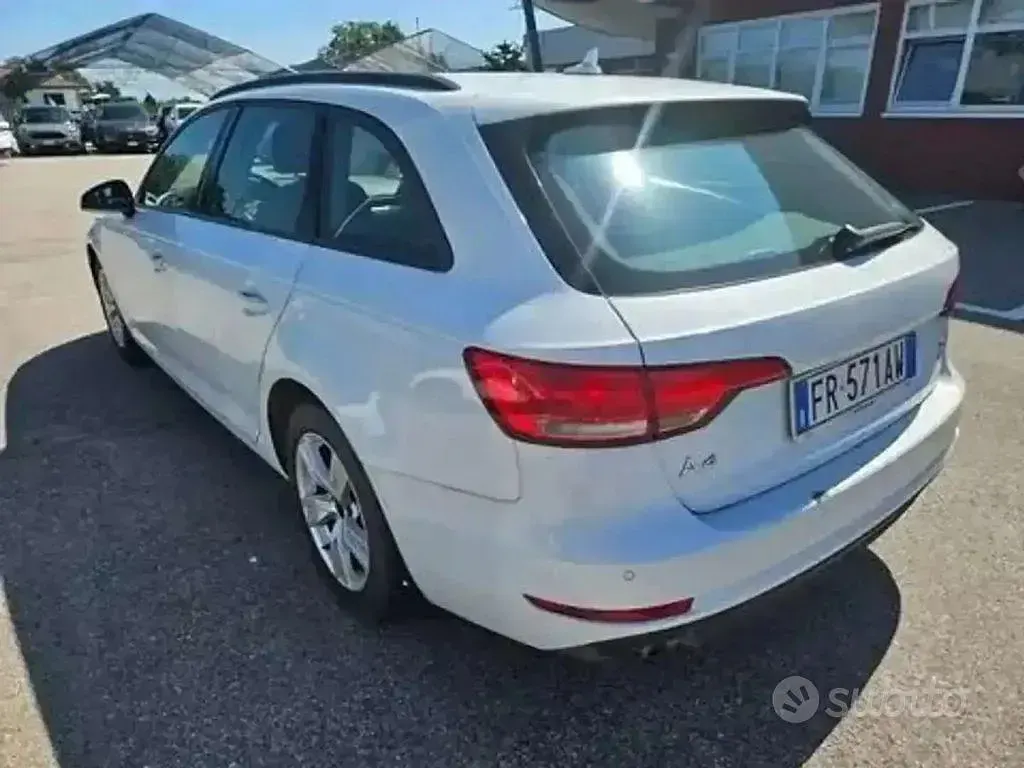 Begagnad Audi A4 Business 150 HK (110 kW) 2018 Vit Kombi