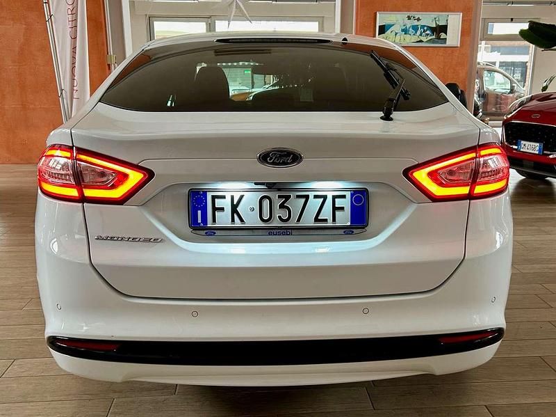Usata Ford Mondeo Business Edition 150 CV (110 kW) 2017 Bianco Berlina