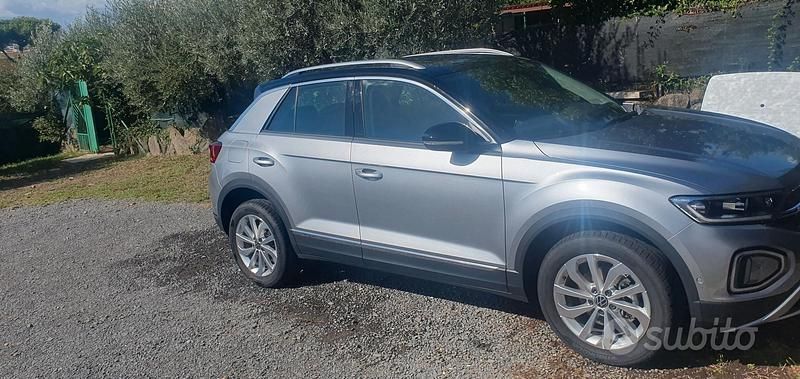 Usata VW T-Roc 116 CV (85 kW) 2024 Grigio SUV