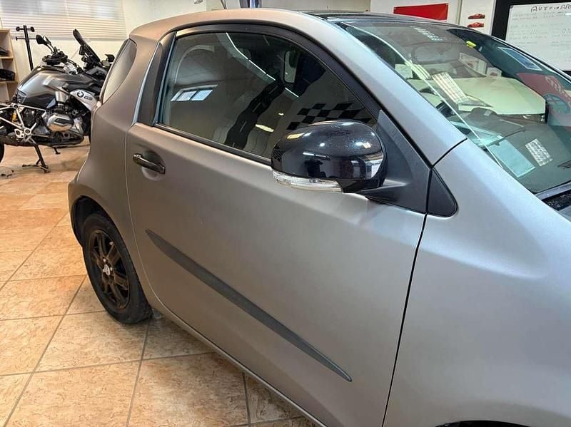 Usata Toyota iQ Lounge 68 CV (50 kW) 2010 Grigio opaco Utilitaria