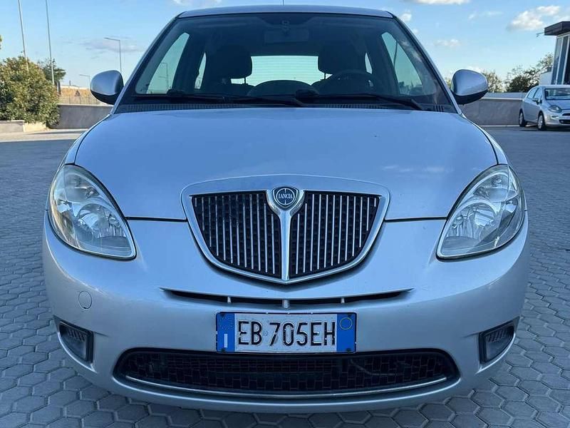 Usata Lancia Ypsilon 75 CV (55 kW) 2011 Grigio Utilitaria