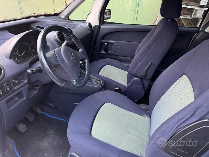 Usata Peugeot 1007 67 CV (49 kW) 2005 Grigio Monovolume