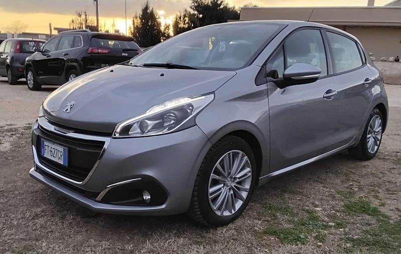 Usata Peugeot 208 Active 102 CV (75 kW) 2019 Grigio Utilitaria