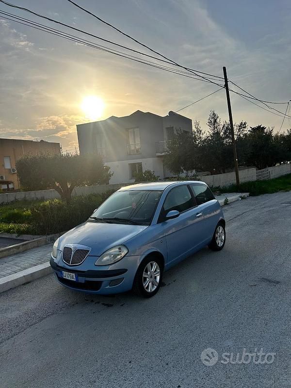 Usata Lancia Ypsilon 75 CV (55 kW) 2004 Utilitaria