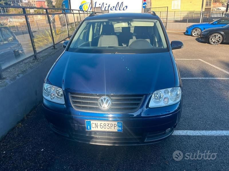 Blu Usata 2004 VW Touran Monovolume | 2200 € (Buon prezzo) - Immagine 1/4