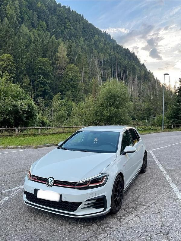 Bianco Usata 2019 VW Golf VII GTI Tre volumi | 29.500 € (Cara) - Immagine 1/4