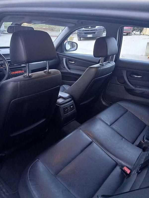 Usata BMW 318 143 CV (105 kW) 2011 Argento Station wagon