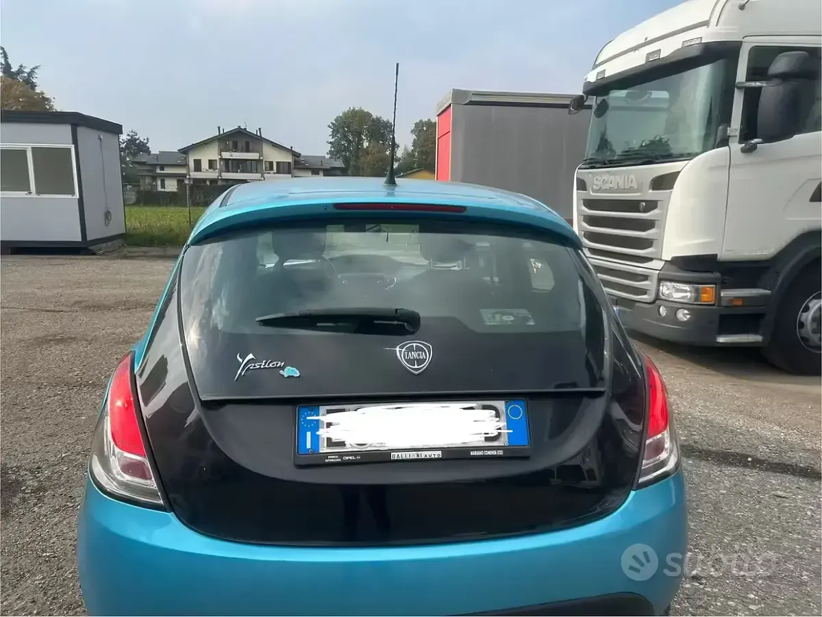 Usata Lancia Ypsilon 69 CV (50 kW) 2013 Bluazzurro Utilitaria
