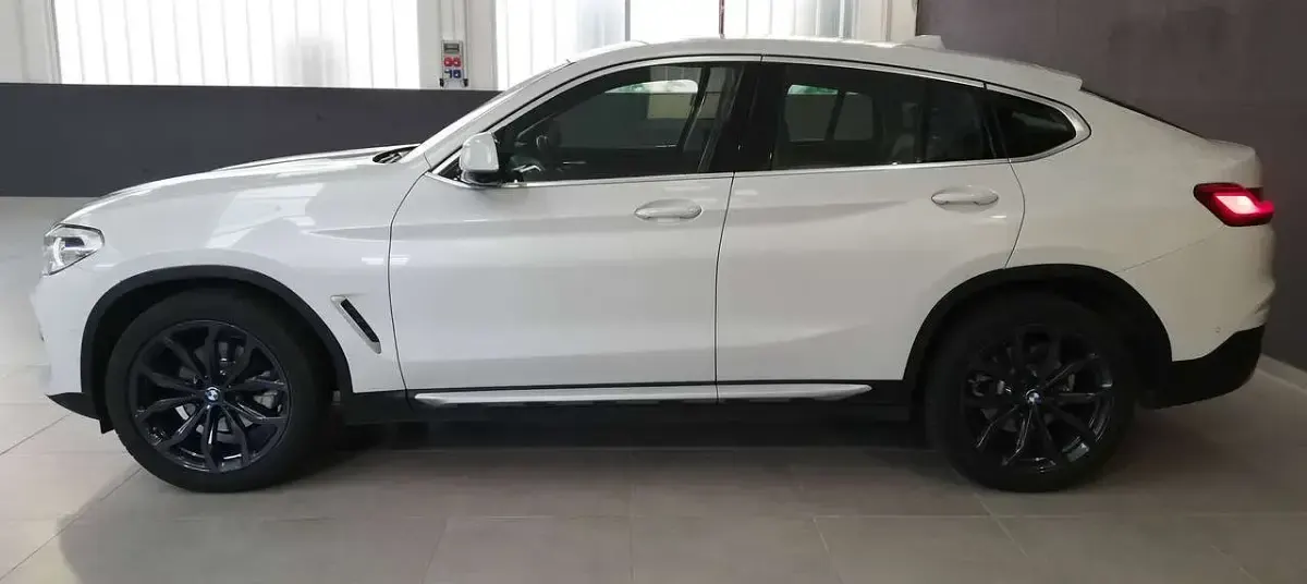 Usata BMW X4 xLine 190 CV (139 kW) 2021 Mineral white pearl SUV