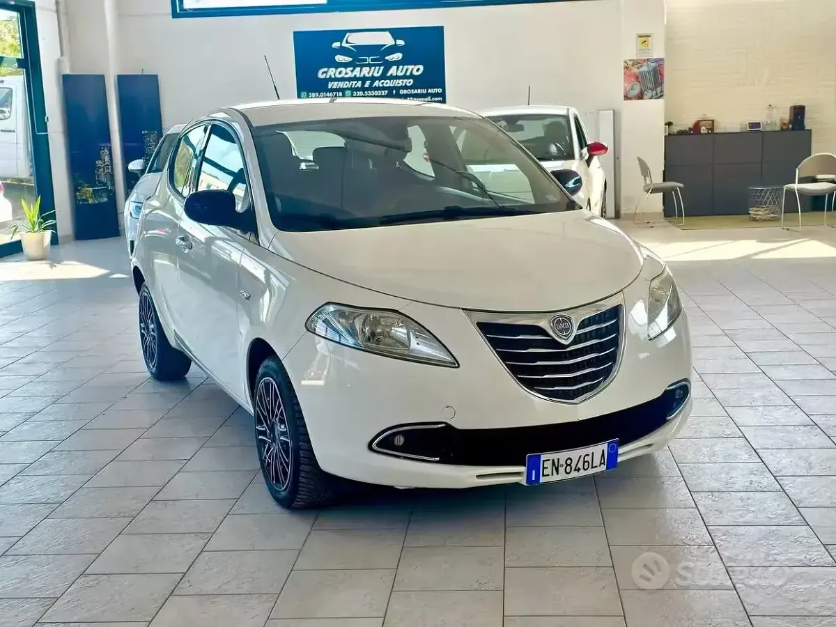 Usata Lancia Ypsilon Gold 69 CV (50 kW) 2012 Bianco Utilitaria