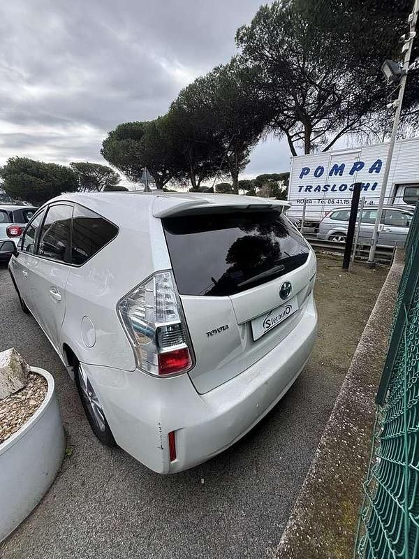 Usata Toyota Prius Lounge 99 CV (72 kW) 2013 Bianco Monovolume