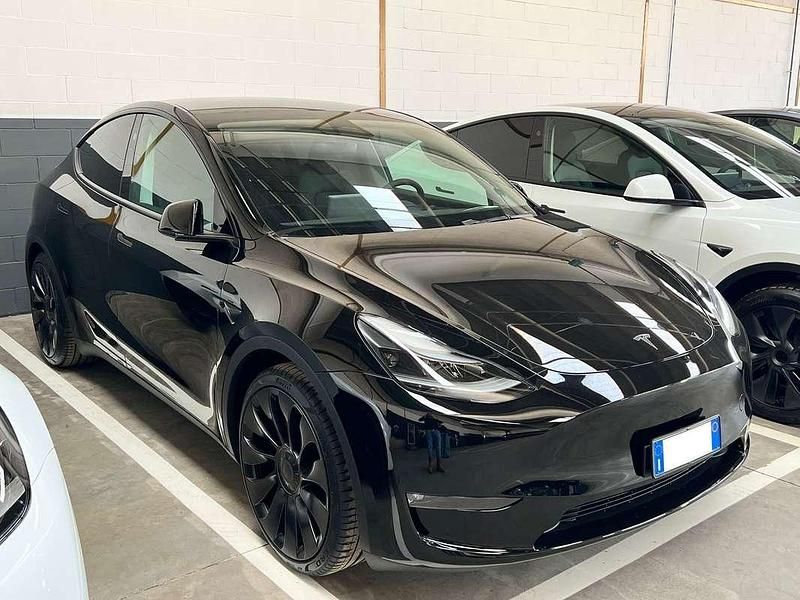 Nero Usata 2025 Tesla Model Y Performance SUV | 45.900 € (Buon prezzo) - Immagine 1/4