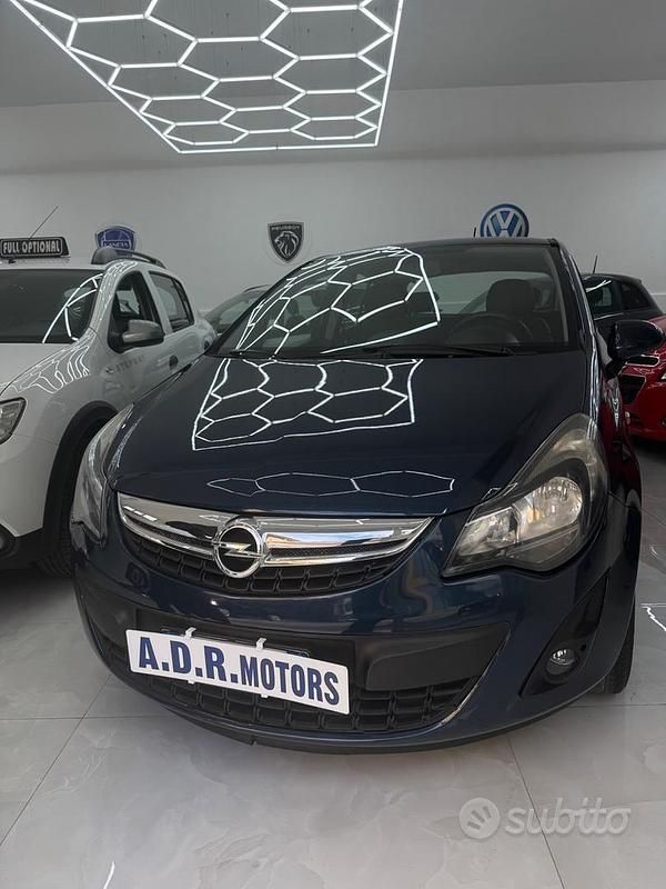 Blu Usata 2014 Opel Corsa Edition Tre volumi | 3900 € (Buon prezzo) - Immagine 1/4