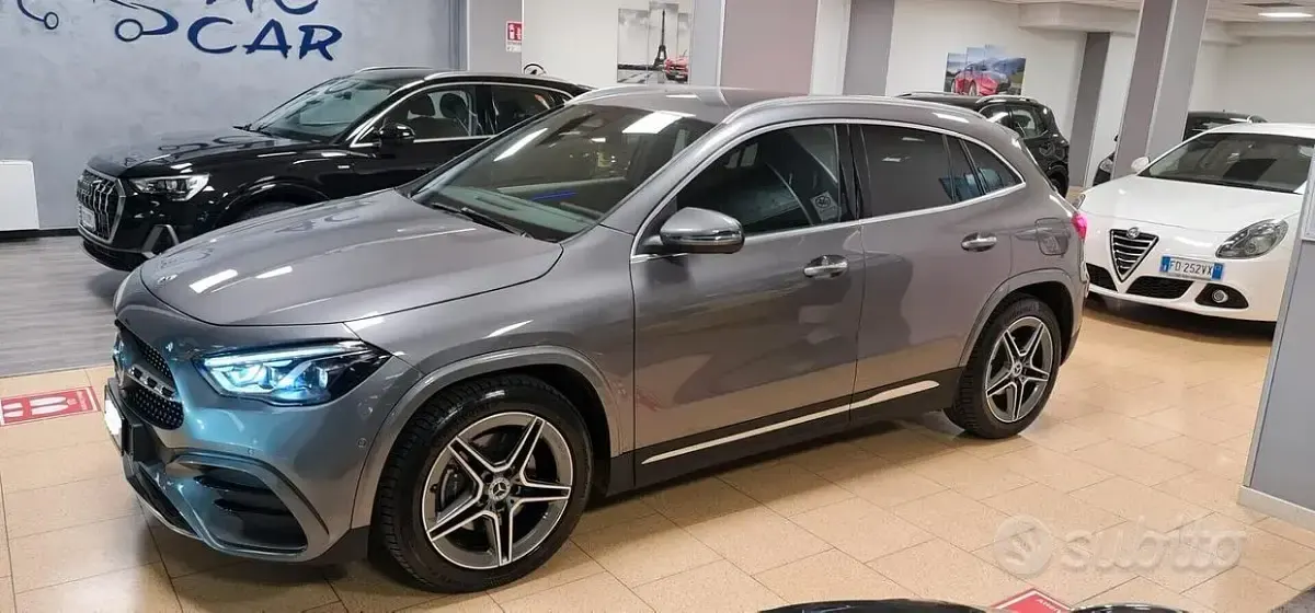 Gebraucht Mercedes GLA200 AMG Line Premium Plus 150 PS (110 kW) 2024 Grau SUV