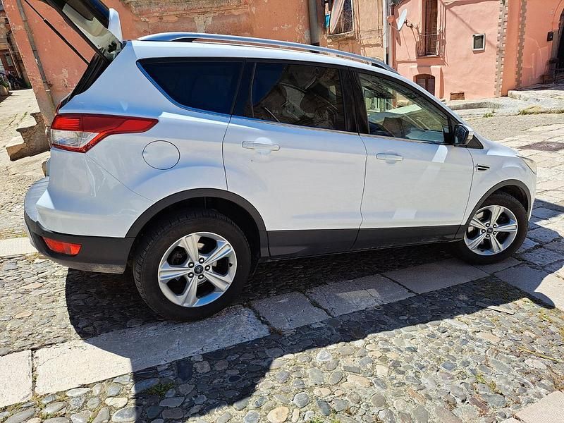 Usata Ford Kuga 120 CV (88 kW) 2015 Bianco SUV