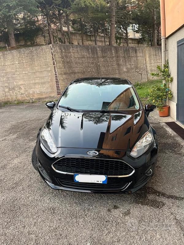 Usata Ford Fiesta 75 CV (55 kW) 2016 Nero Utilitaria