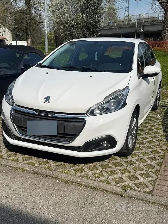 Usata Peugeot 208 Allure 99 CV (72 kW) 2016 Bianco Utilitaria