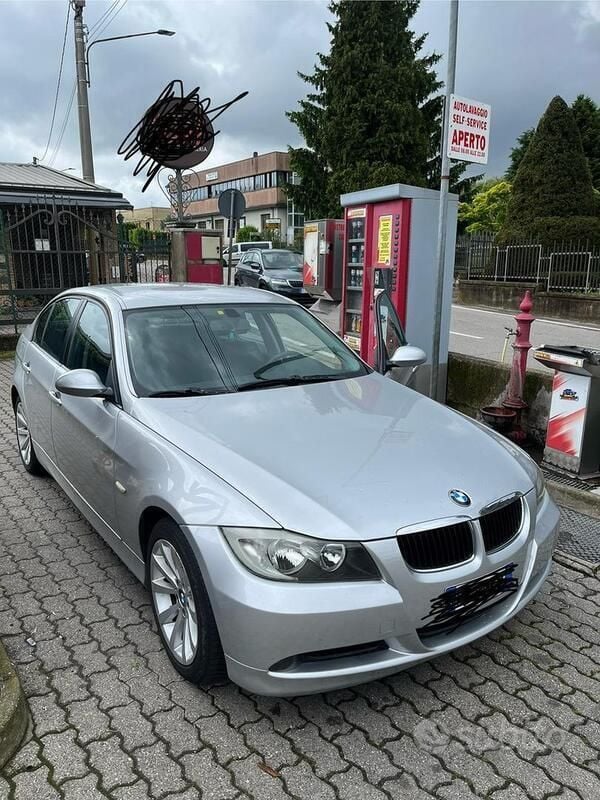 Usata 2006 BMW 320 Tre volumi | 4500 € (Super prezzo) - Immagine 1/4