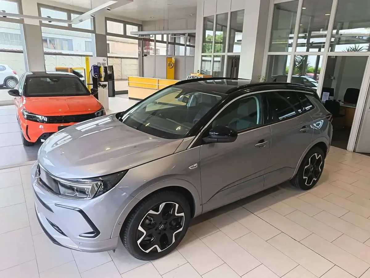 Usata Opel Grandland X Ultimate 131 CV (96 kW) 2024 Argento SUV
